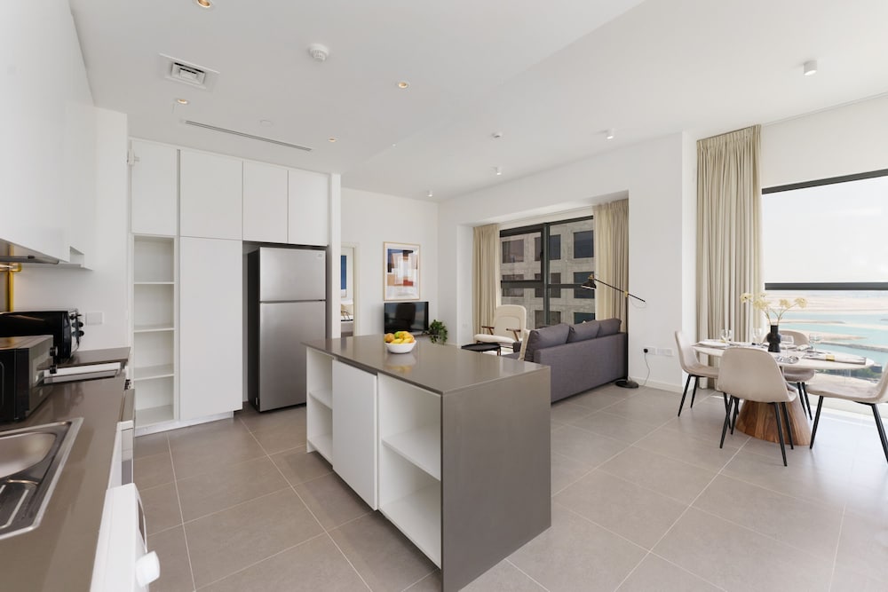 Modern Panoramic Sea View Apt on Al Reem Island