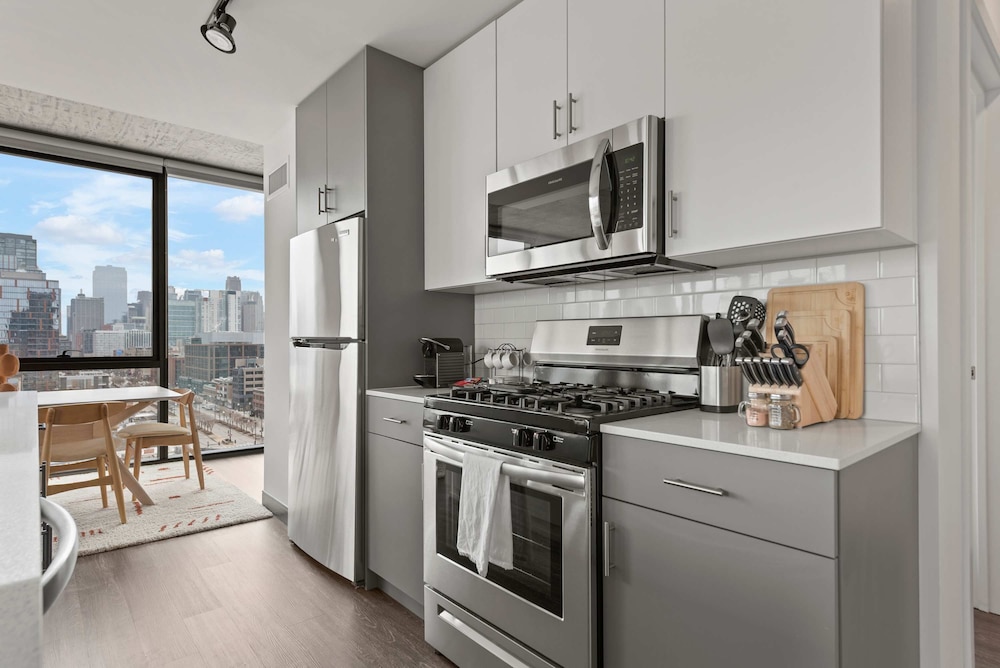 Cloud9 4apt in Building Fultonmkt The Cubist