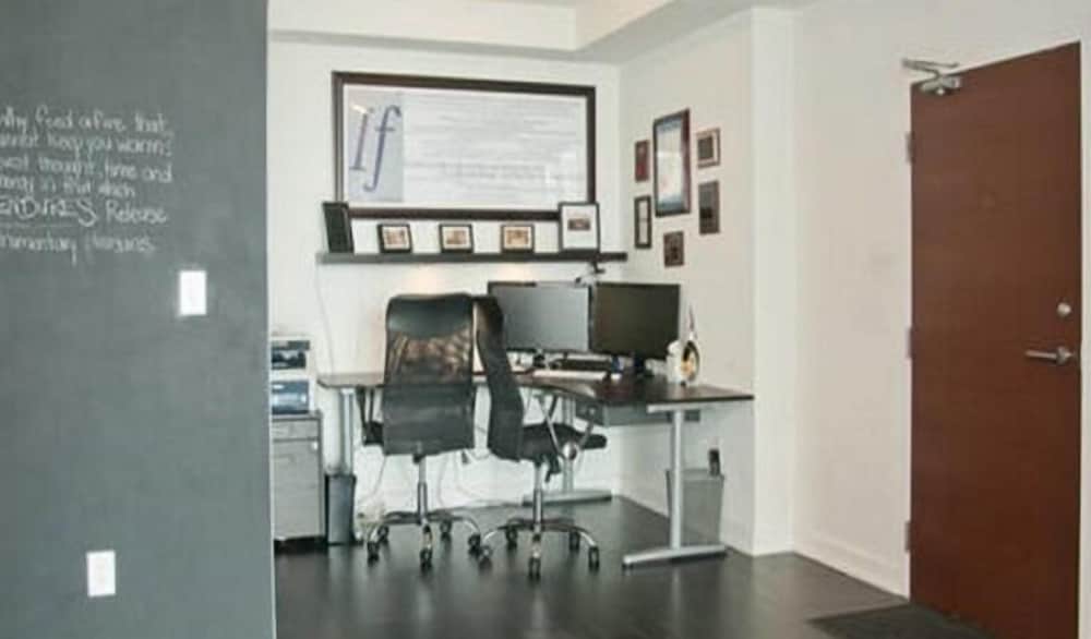 NGE Stays - Downtown Suite Lake View