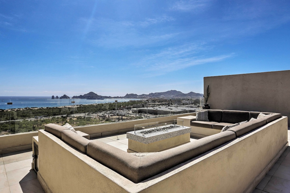 Luxe Cabo Condo w/ Ocean Views + Amenities!