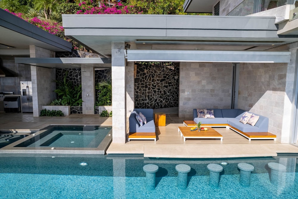 Luxury Villa Hot Tub Ocean Views Fully Staffed