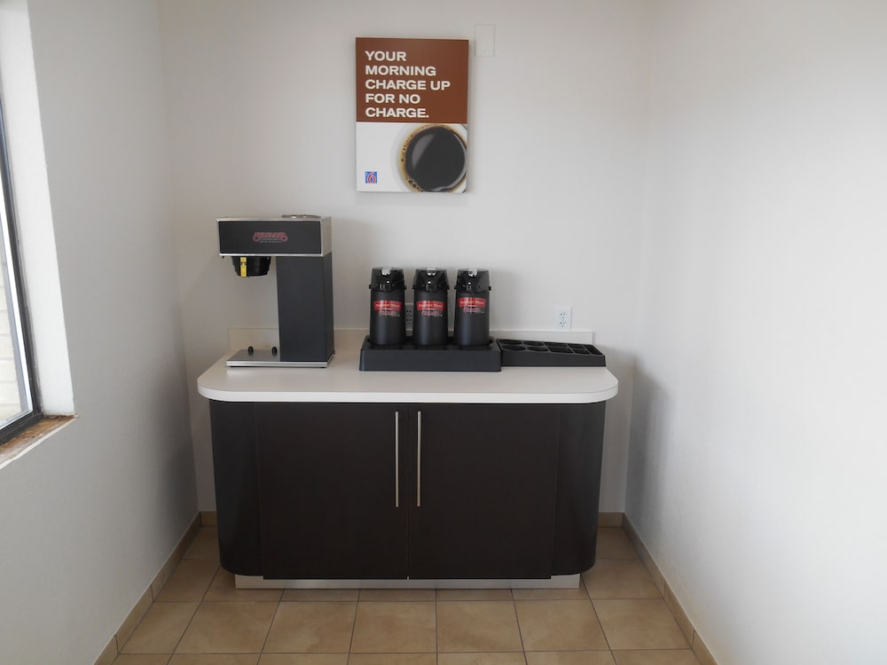 Motel 6 San Antonio, TX - South WW White Rd - Image 2