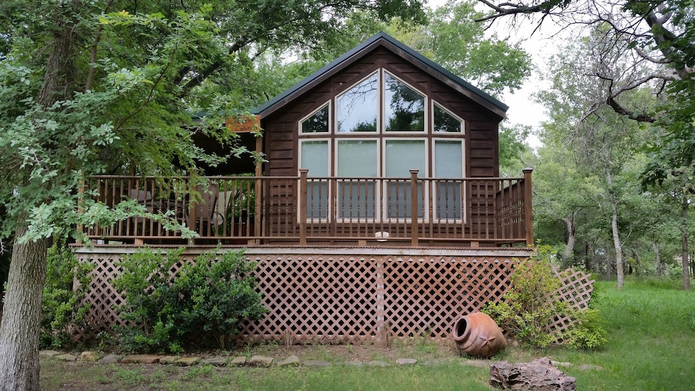 Mendelbaum Winery Guest Cabins