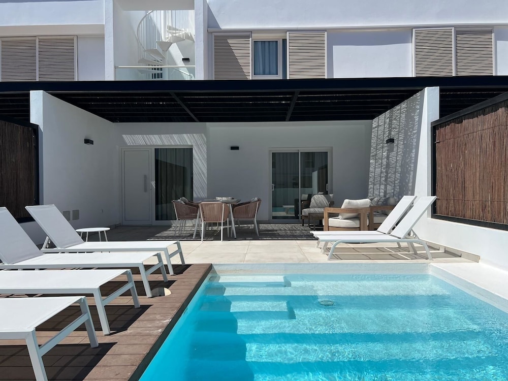 Serena Holiday Homes by LIVVO