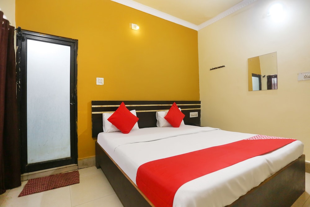 OYO 48884 Hotel Trishakti view 4