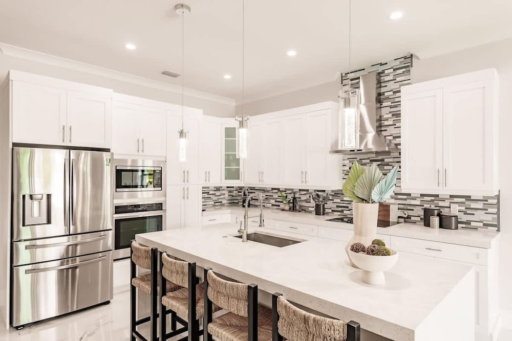 Luxurious Naples 4BR w Pool by Vanderbilt Beach
