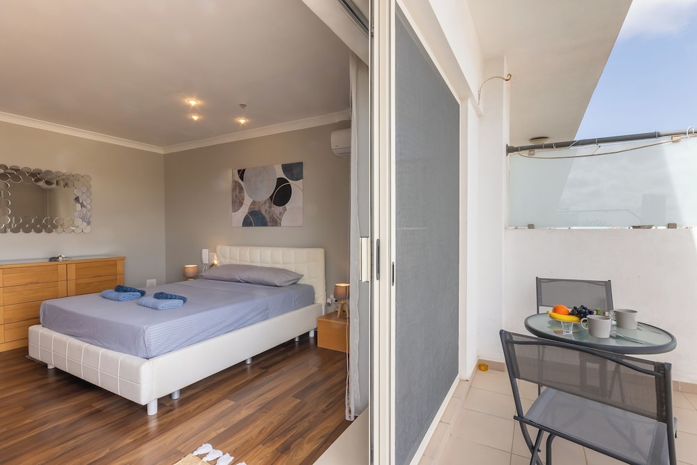 Modern and Comfortable Apart Savoy Garden