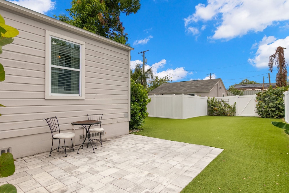 NEW Soho Sanctuary - Gorgeous Apartment Steps to S Howard Ave With Fenced Yard