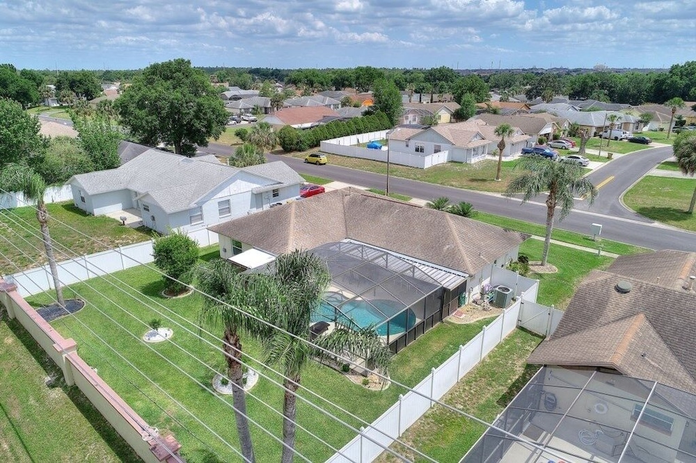 Relaxing Indian Ridge Home W/ Pool, Near Disney & More 4 Bedroom Villa