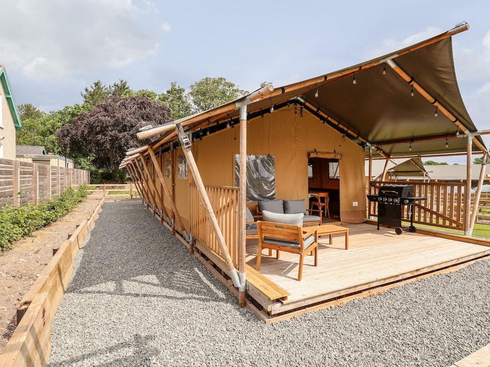 Lucky Clucky Lodge