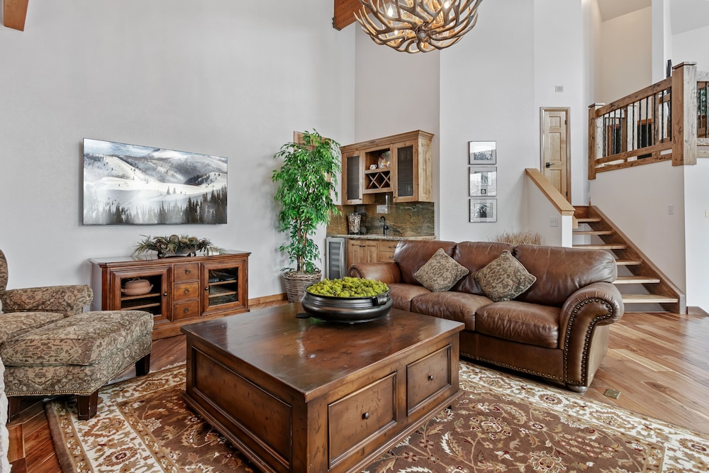 Queen Esther Drive Home at Deer Valley Resort - 4 Bedroom Home with Hot Tub #2436 4 Condo