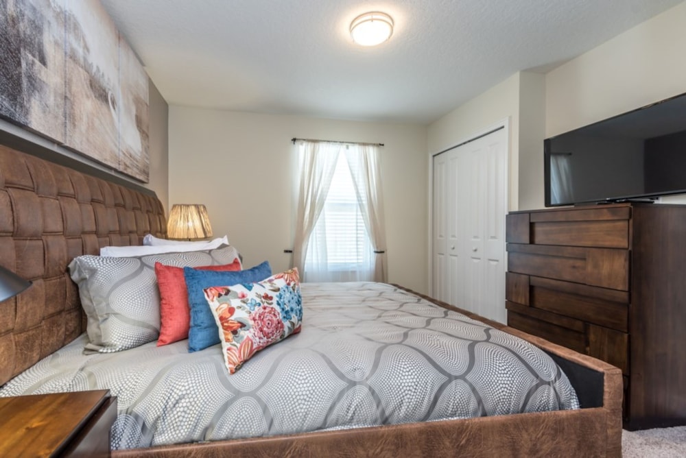 6 Bedroom 5 Bathroom Vacation Home - Image 5