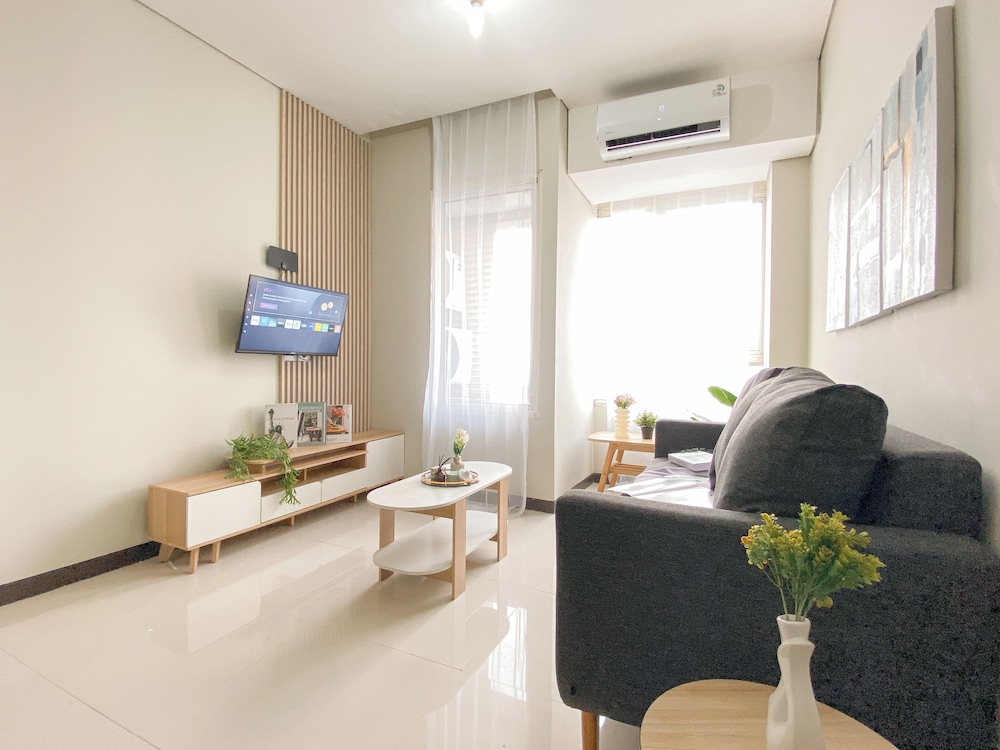 Comfortable And Homey 2Br Apartment Nifarro Park