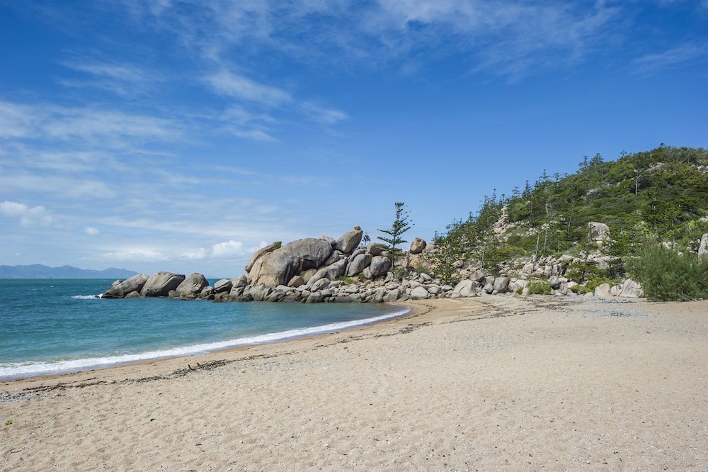 The Beach House at Arthur Bay