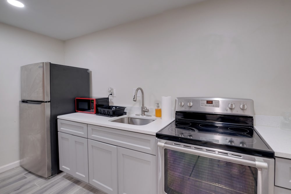 2 Mi to Umd: Apt w/ Free Parking in Silver Spring!