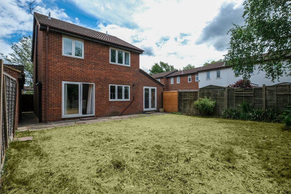 Sharp Close 4 Bedroom 2 Bath - Aylesbury