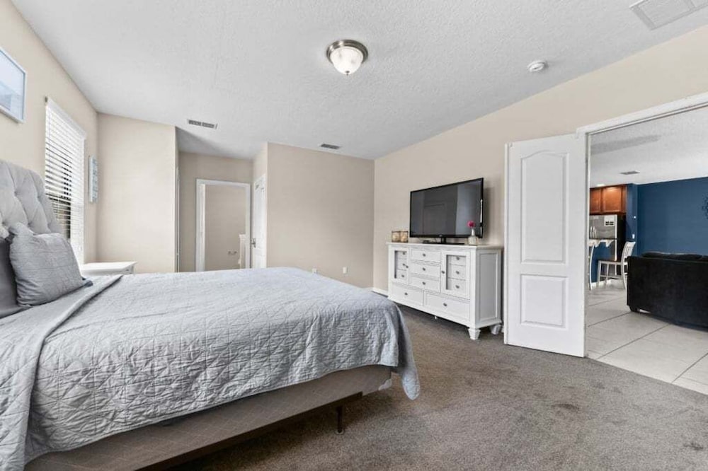 Spacious 6br Villa W/ Private Pool near Disney 6 Bedroom Villa