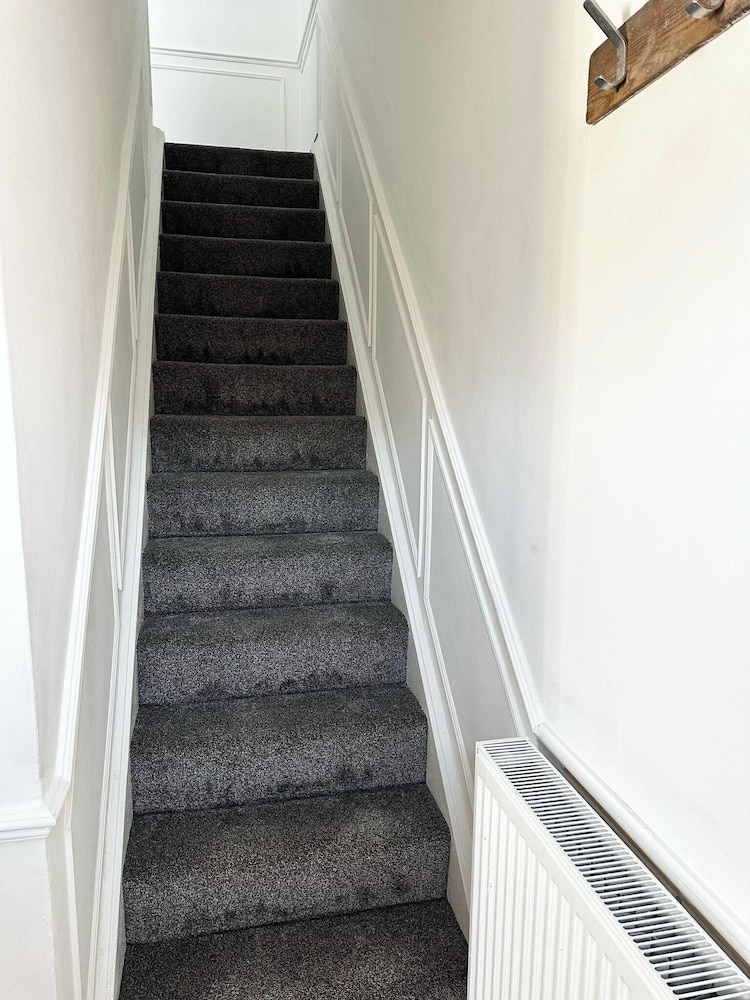 Hartlepool - House - Sleeps 5 - Parking