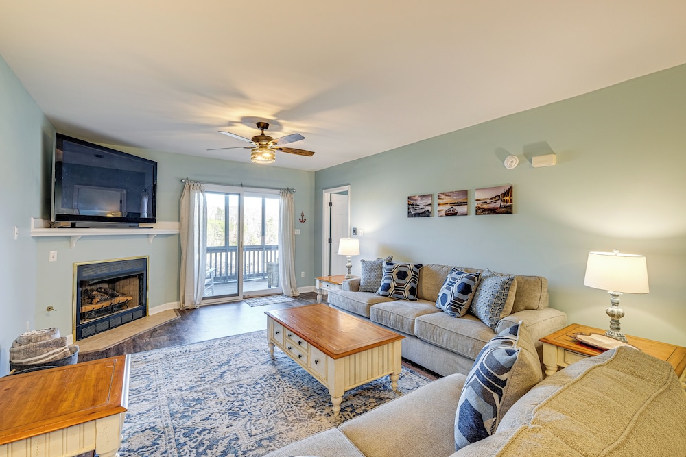 'better Lake Than Never' Huddleston Condo
