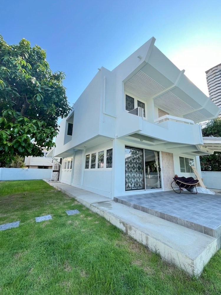 5 Beds 452sqm With Private Garden Pet-friendly Cctv Quiet and Homey