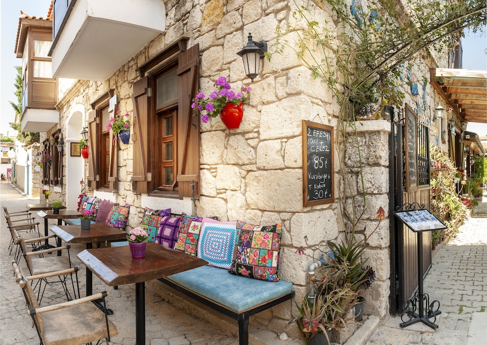 Flores Hotel Alaçatı - Image 33