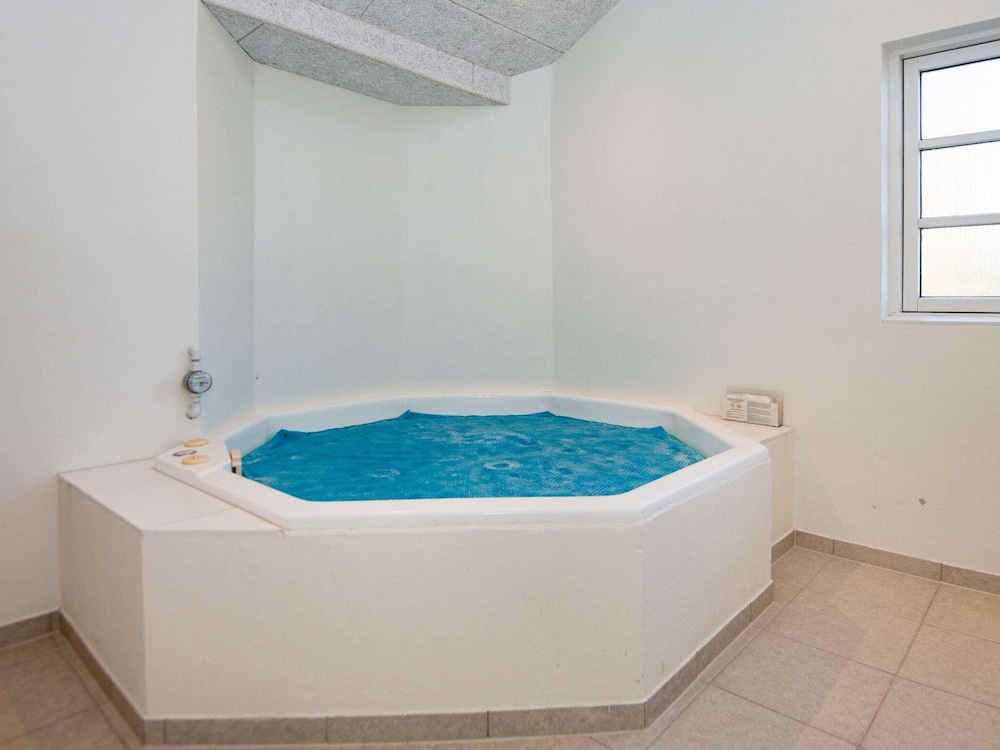 Modern Retreat by Water - By Traum Ferienwohnungen view 3