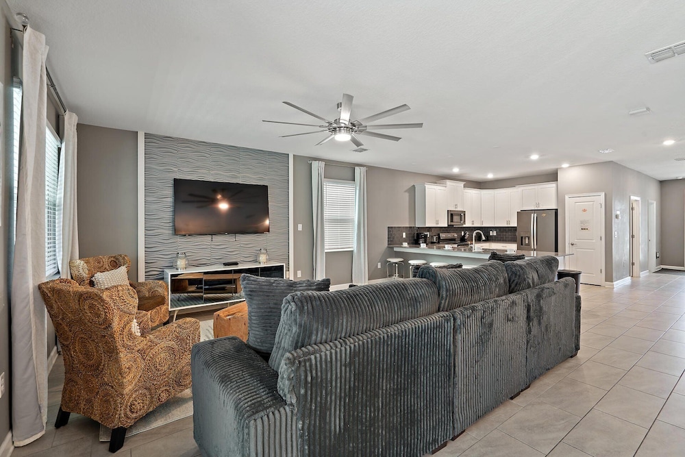 1194 Drop Lane