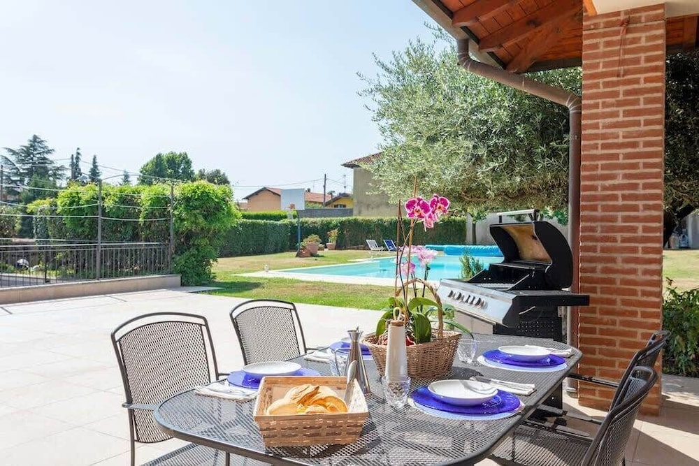 Villa Near Milan With Swimming Pool