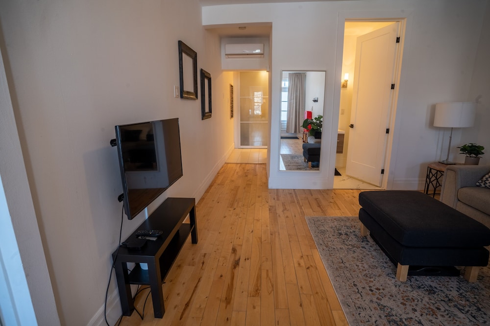 SUPERB 1 Bed Apt. Steps Away From Metro