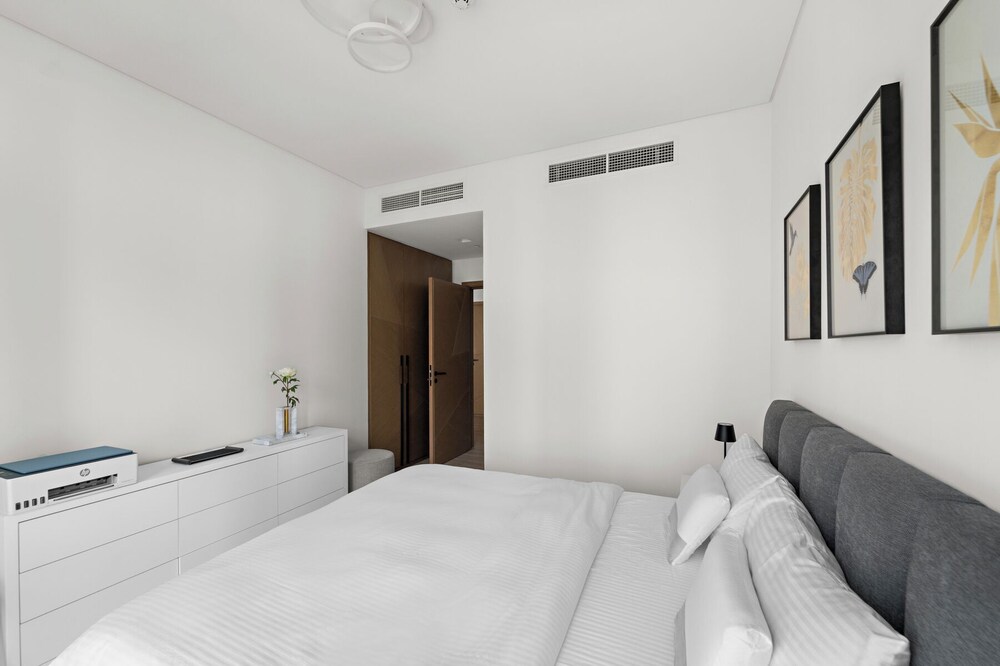 1BR Skyline Views Dubai Creek Harbour