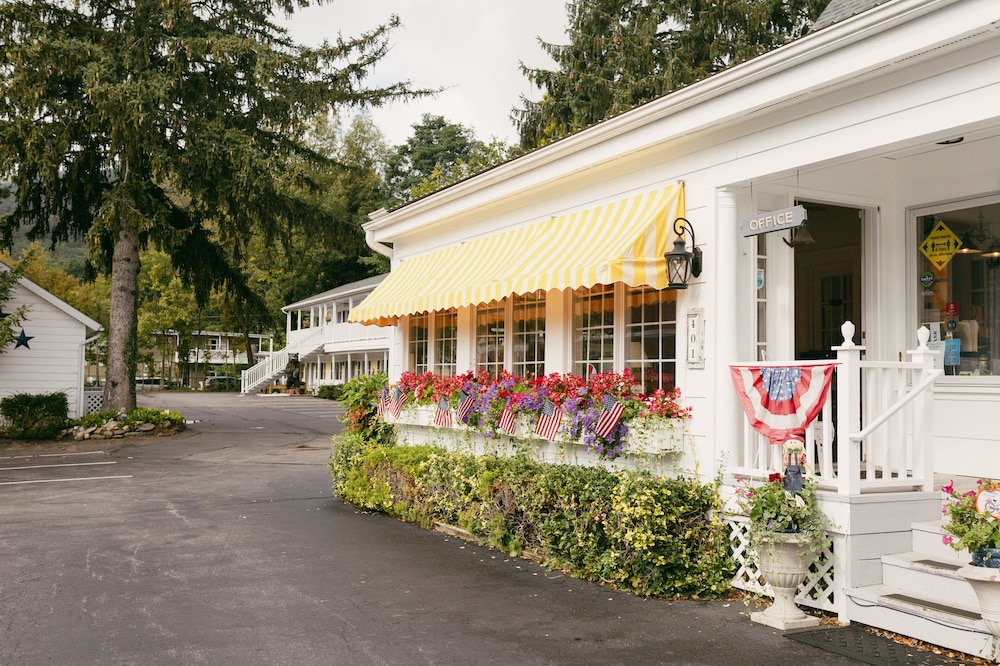 Admiral Motel