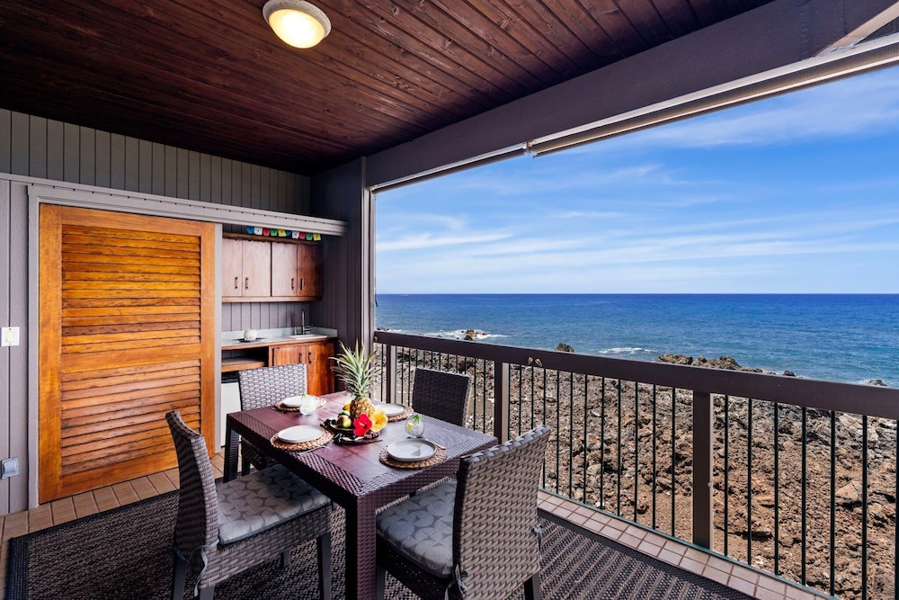 Oceanfront Kanaloa Condo - Pools, Hot Tubs & Sunset Views- Vrkcv