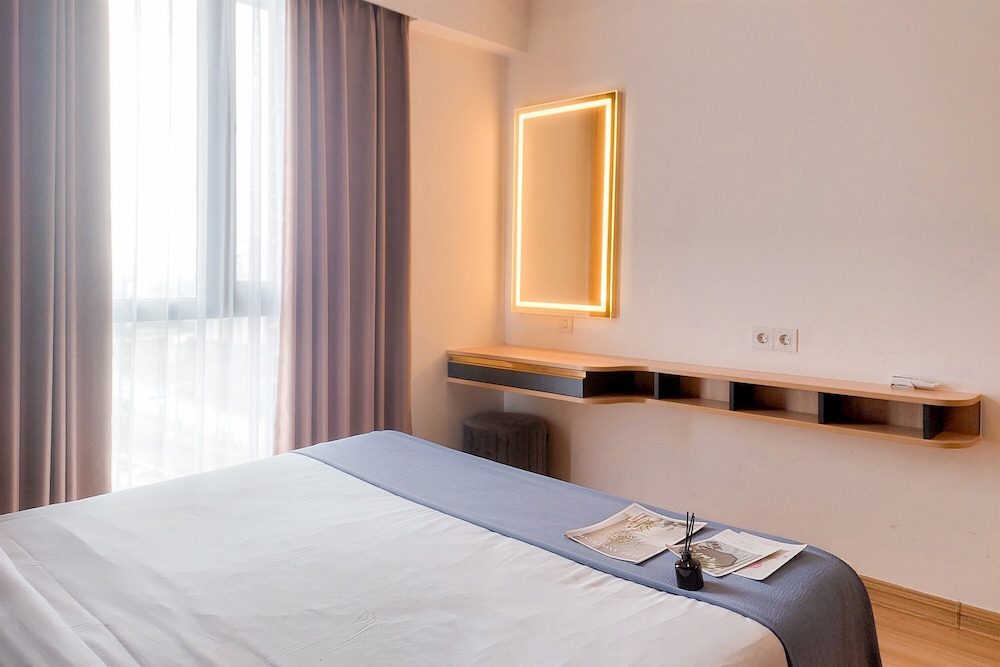 Elegant and Comfort 3BR at Sky House BSD Apartment
