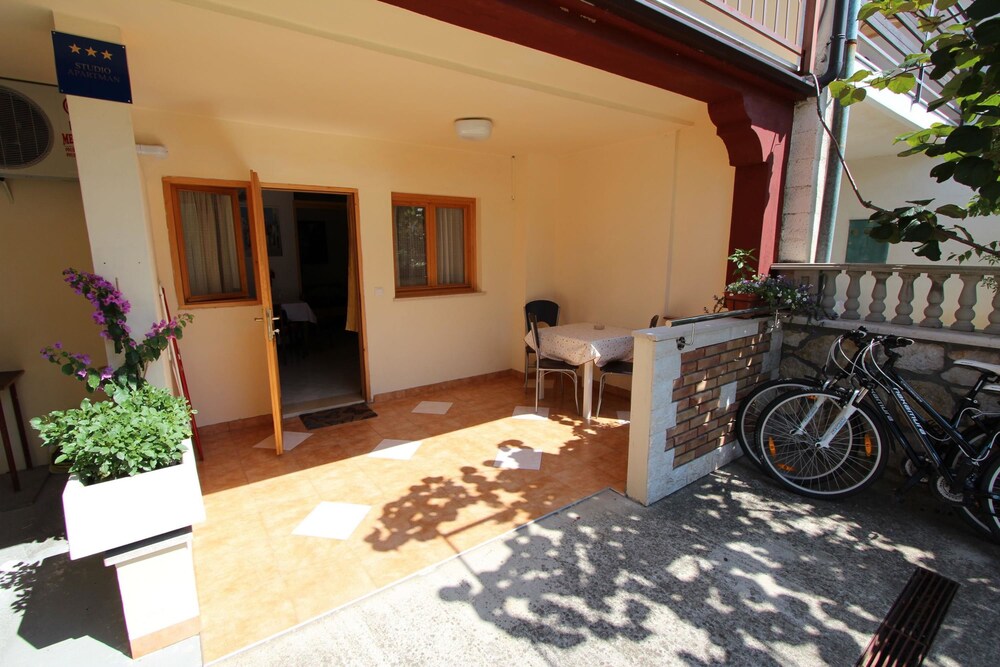 Room and Apartments Mariza view 2