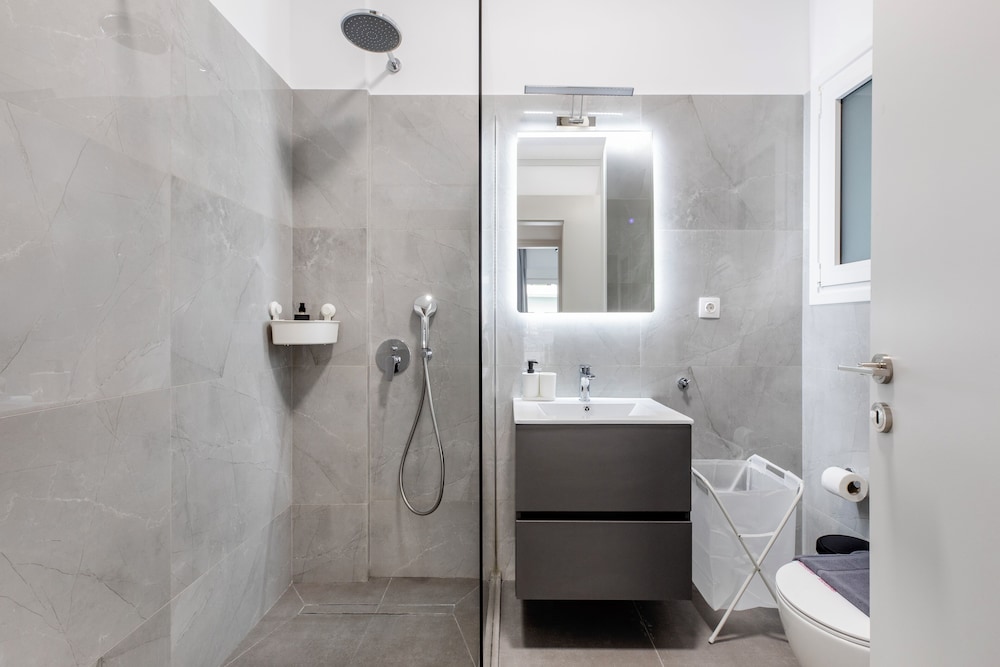 Cozyopolis - Timeless 3-BR in Athens