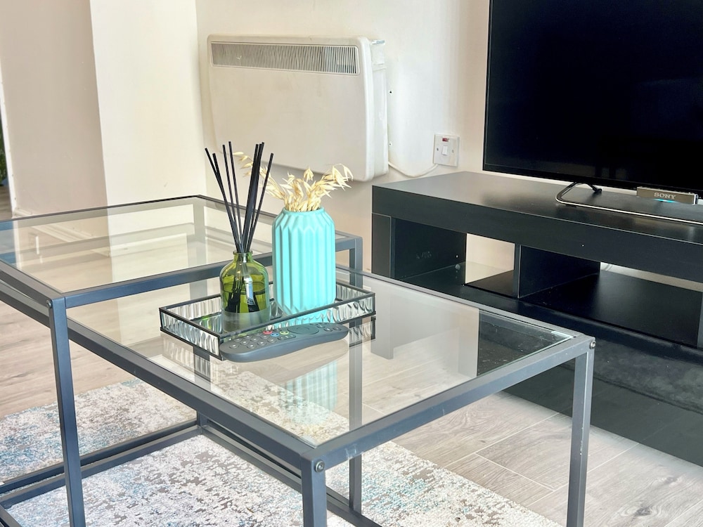 London Oasis Apartment Escape