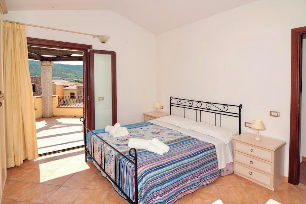 Residence with swimming pool near Budoni photo 2