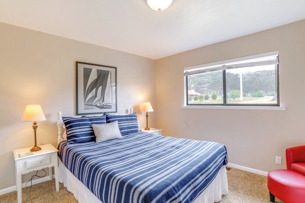 Beach Access & Hot Tub: Coastal Gem in Manchester