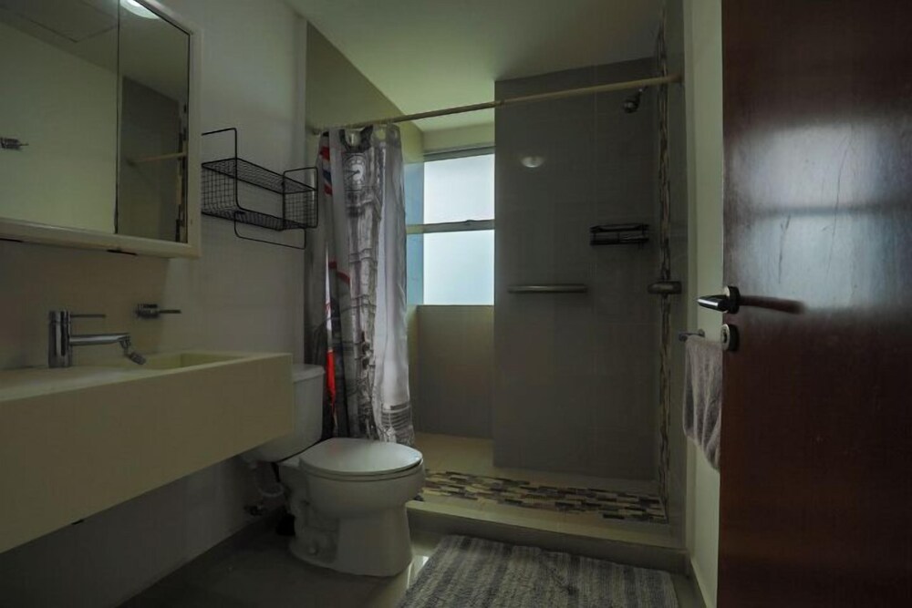 Spacious Condo with Gym & Pool Cancun