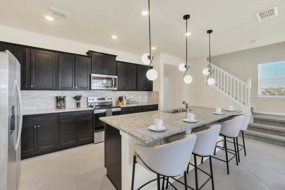 The Cutest Tonwhome & Private Splash Pool! 5 Bedroom Townhouse