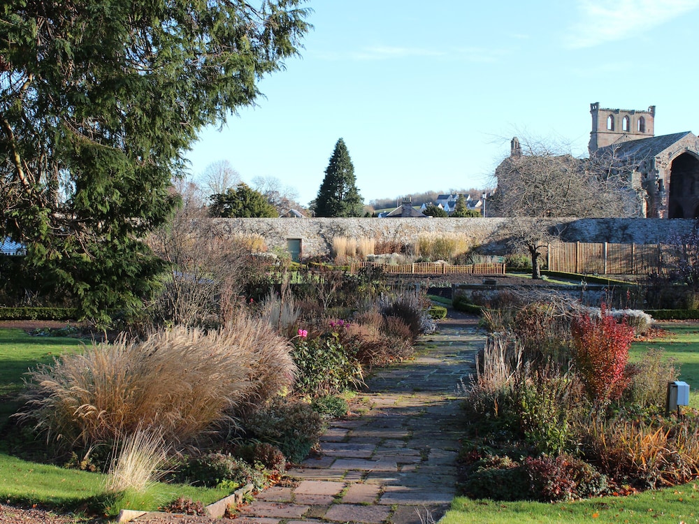 Harmony Cottage - Harmony Gardens
