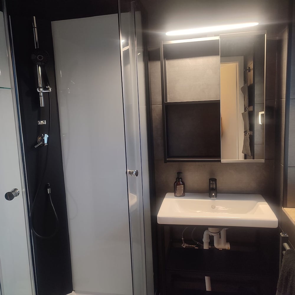 Type 6p With 2 Bedrooms and 1 Bathrooms