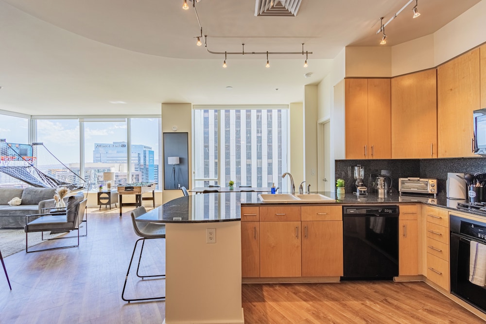 ROVE LIVING/KL - 44 Monroe