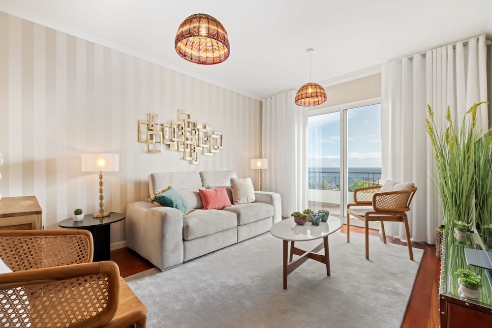 Exquisite Ocean Apartment by Madeira Sun T