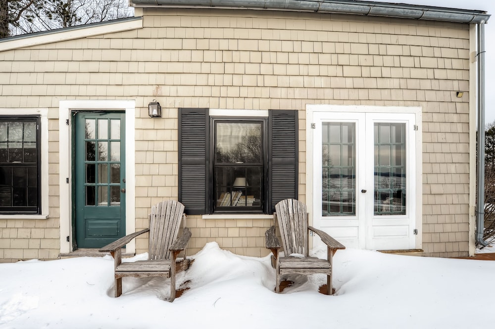 Ipswich Cottage: Beautiful Views, 5 Mins to Beach