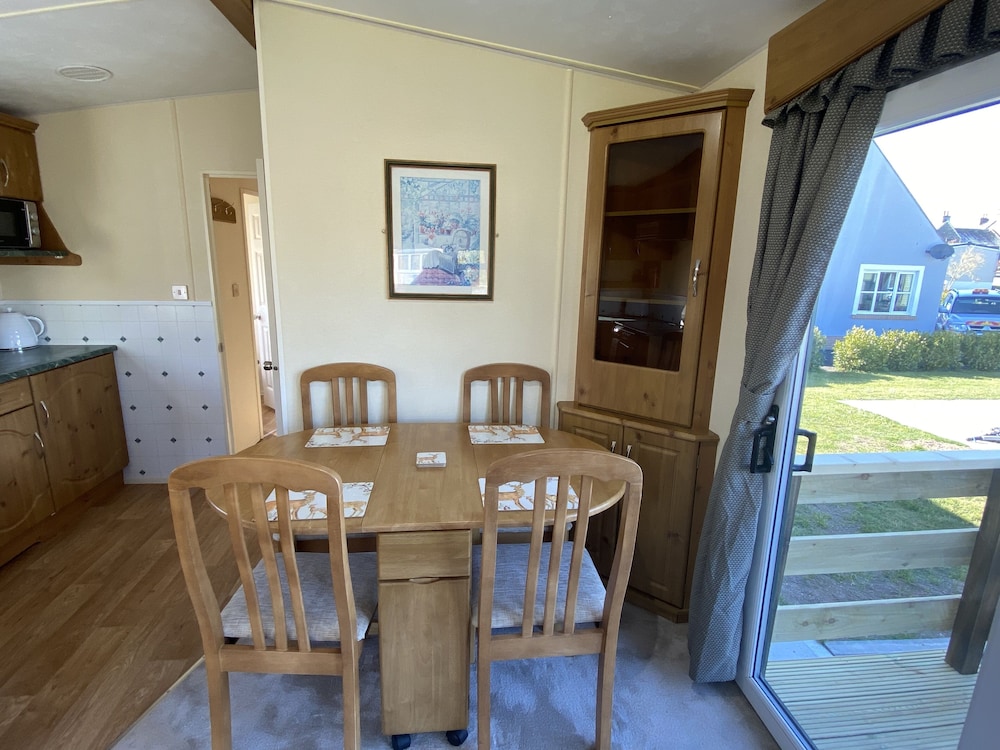 Charming two Bedroom Static Caravan in Whithorn view 4