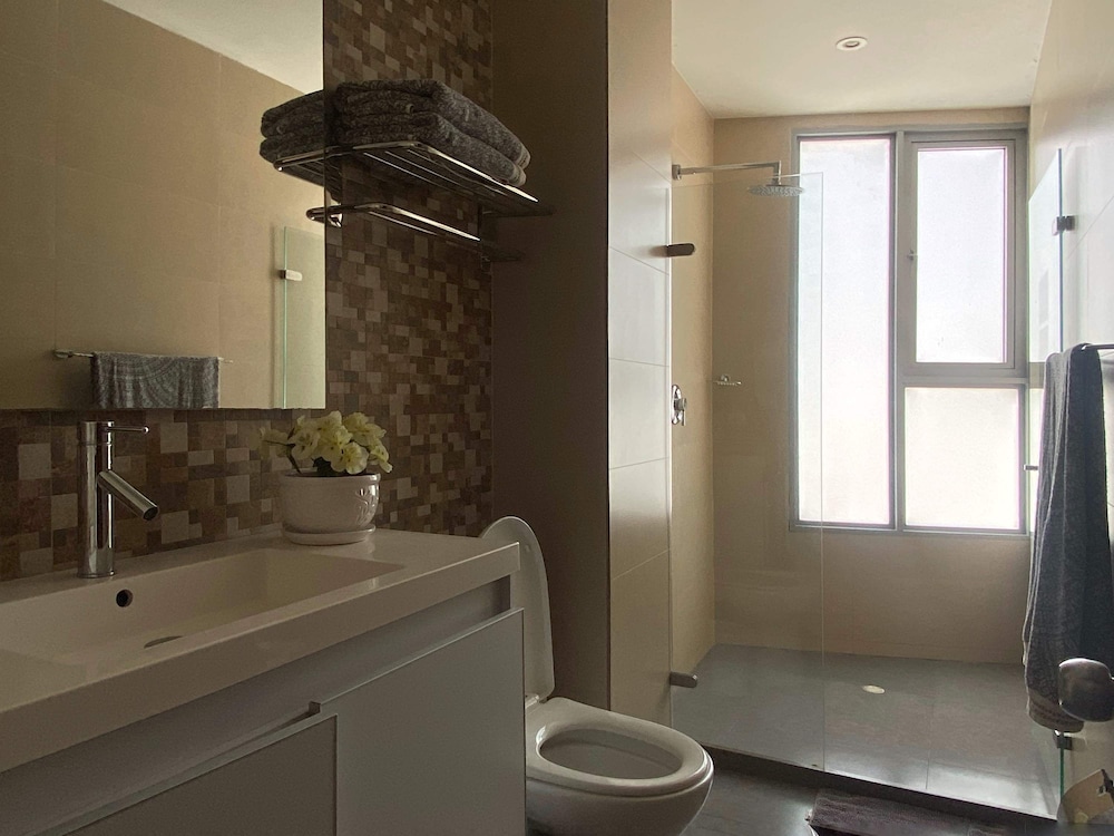 w Amazing 3BR w Ocean View in Marbella