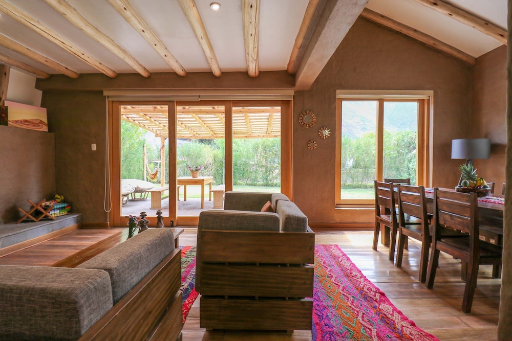 w Majestic 3BR House in Villa Sagrado