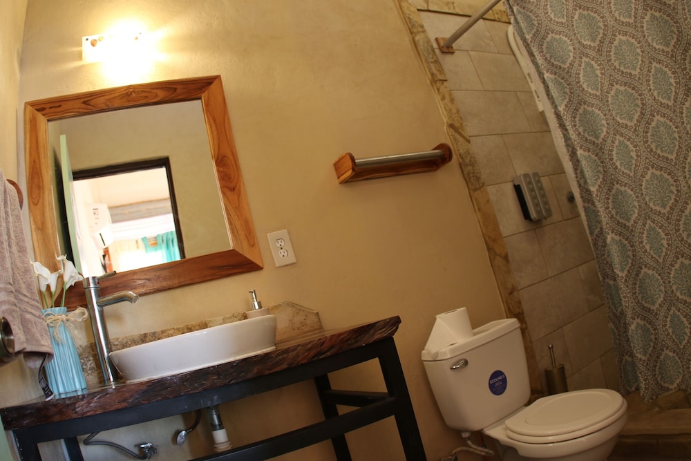 Casa Sirena Surf Lodge