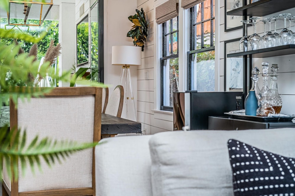 Spacious 5 BR Near Heart of South Park